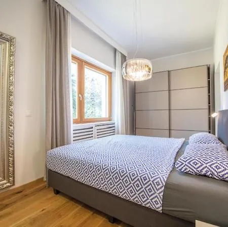 Elegant Flat In The Centre Of Μεράνο