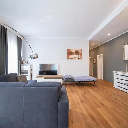 Elegant Flat In The Centre Of *